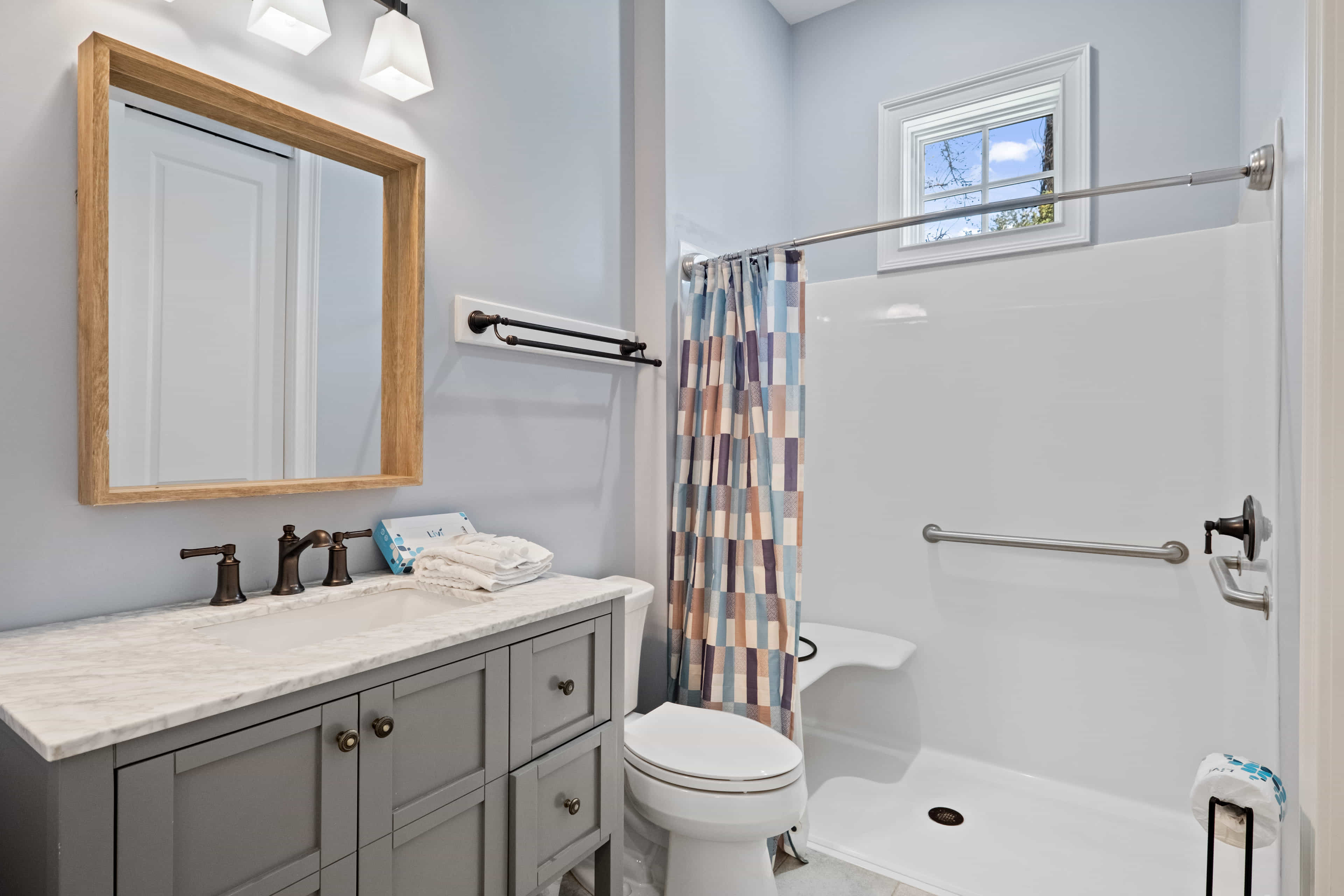 1st Floor (Marco Island) handicap accessible bathrooms - 2 Queens